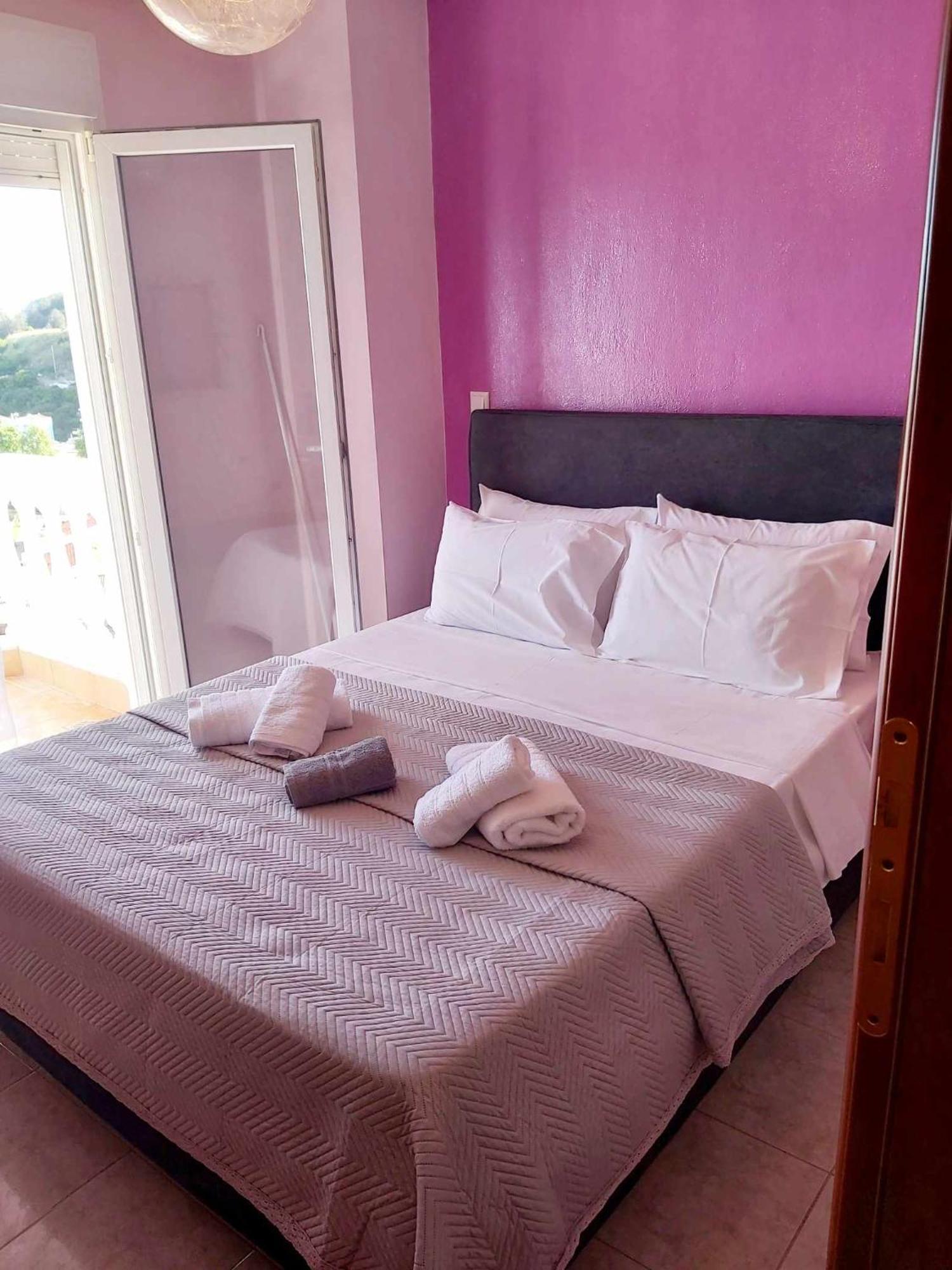 Upon The Hill Apartment เนอาเปรามอส ภายนอก รูปภาพ