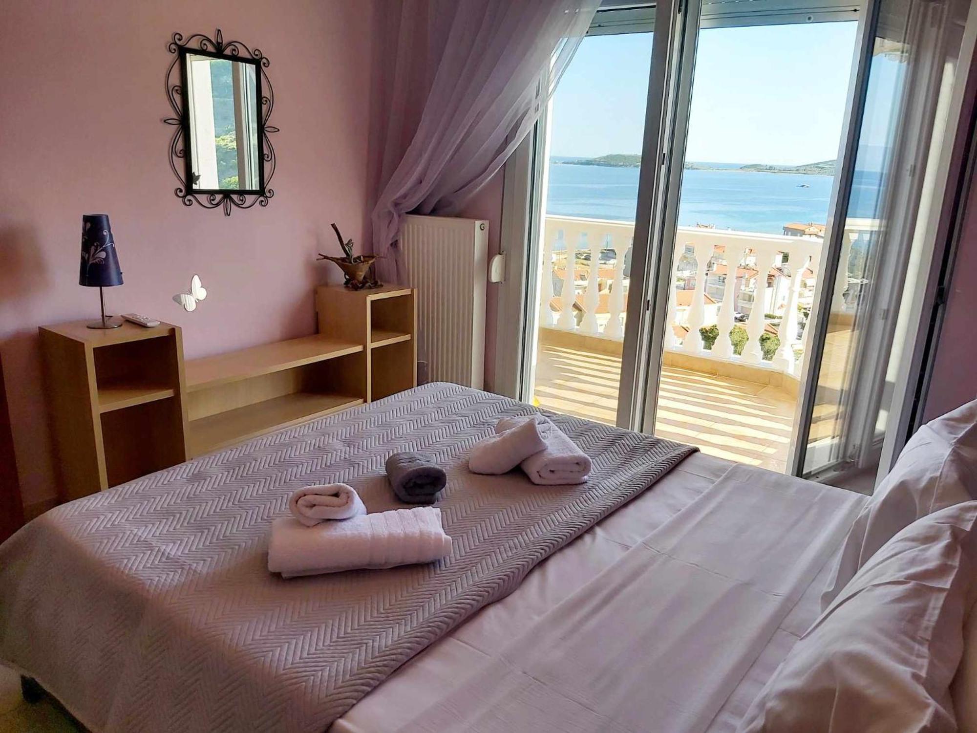 Upon The Hill Apartment เนอาเปรามอส ภายนอก รูปภาพ
