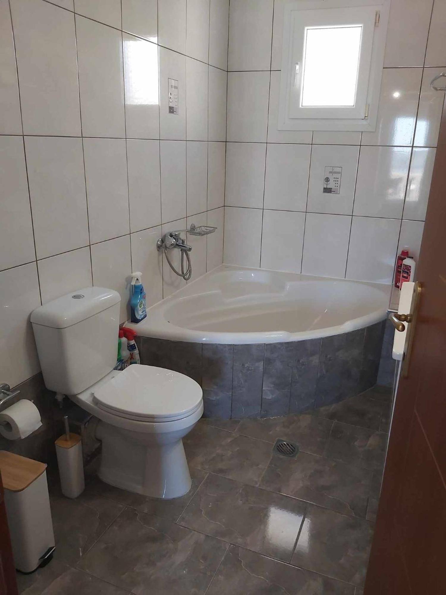 Upon The Hill Apartment เนอาเปรามอส ภายนอก รูปภาพ